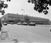 855780 Gezicht op de zijgevel van de Irenehal van de Koninklijke Nederlandse Jaarbeurs (Croeselaan) te Utrecht.